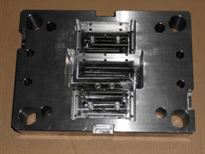 都兰精密塑料模-06